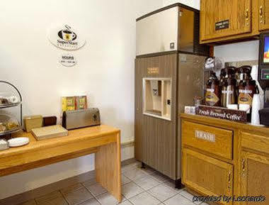 Super 8 By Wyndham Glendive Hotel Екстериор снимка