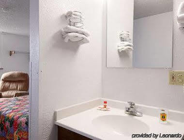 Super 8 By Wyndham Glendive Hotel Екстериор снимка