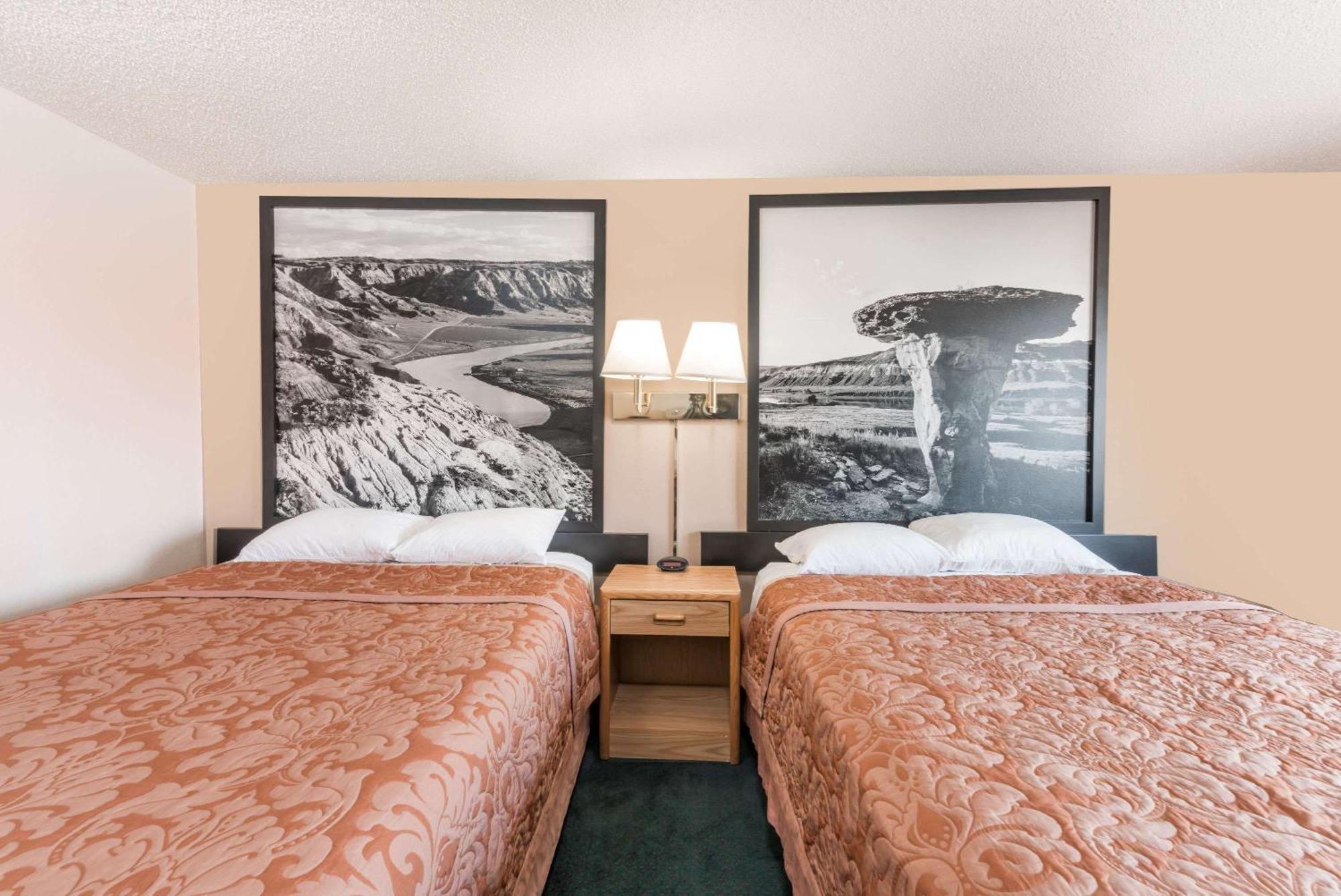 Super 8 By Wyndham Glendive Hotel Екстериор снимка