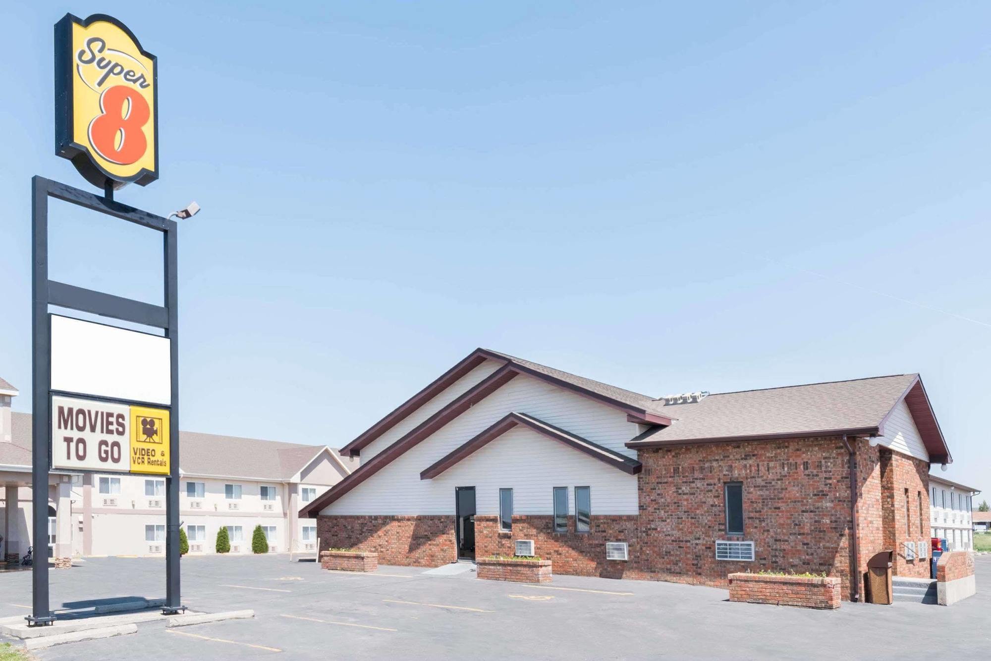 Super 8 By Wyndham Glendive Hotel Екстериор снимка