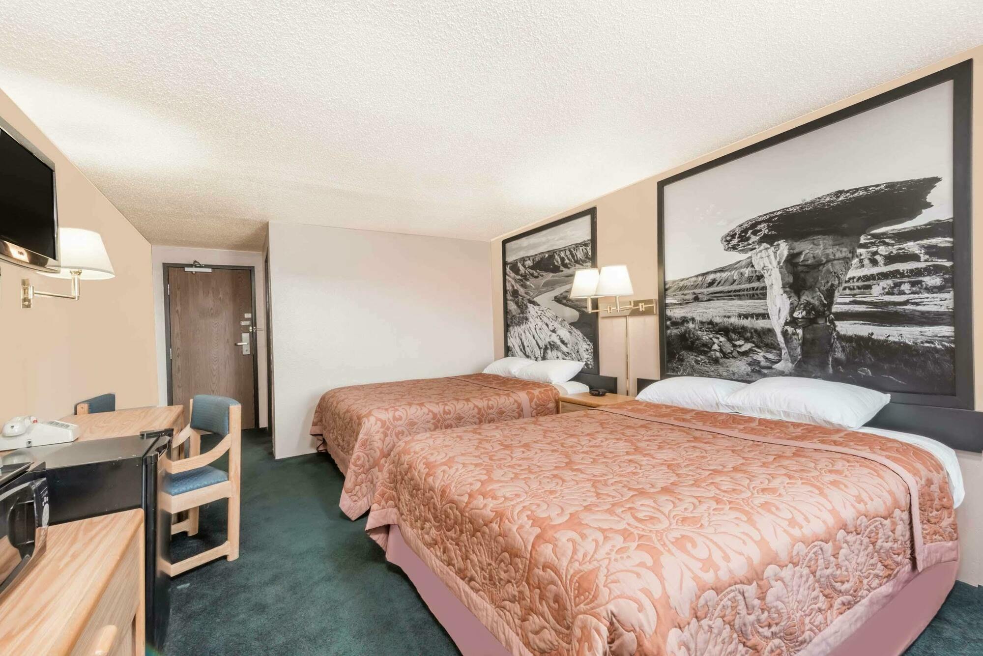 Super 8 By Wyndham Glendive Hotel Екстериор снимка