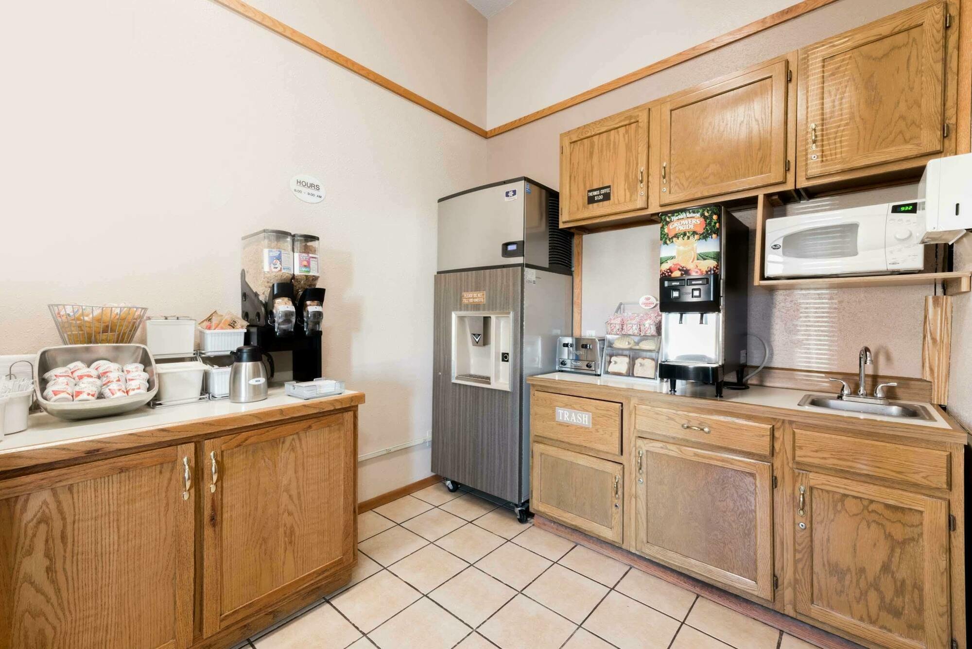 Super 8 By Wyndham Glendive Hotel Екстериор снимка