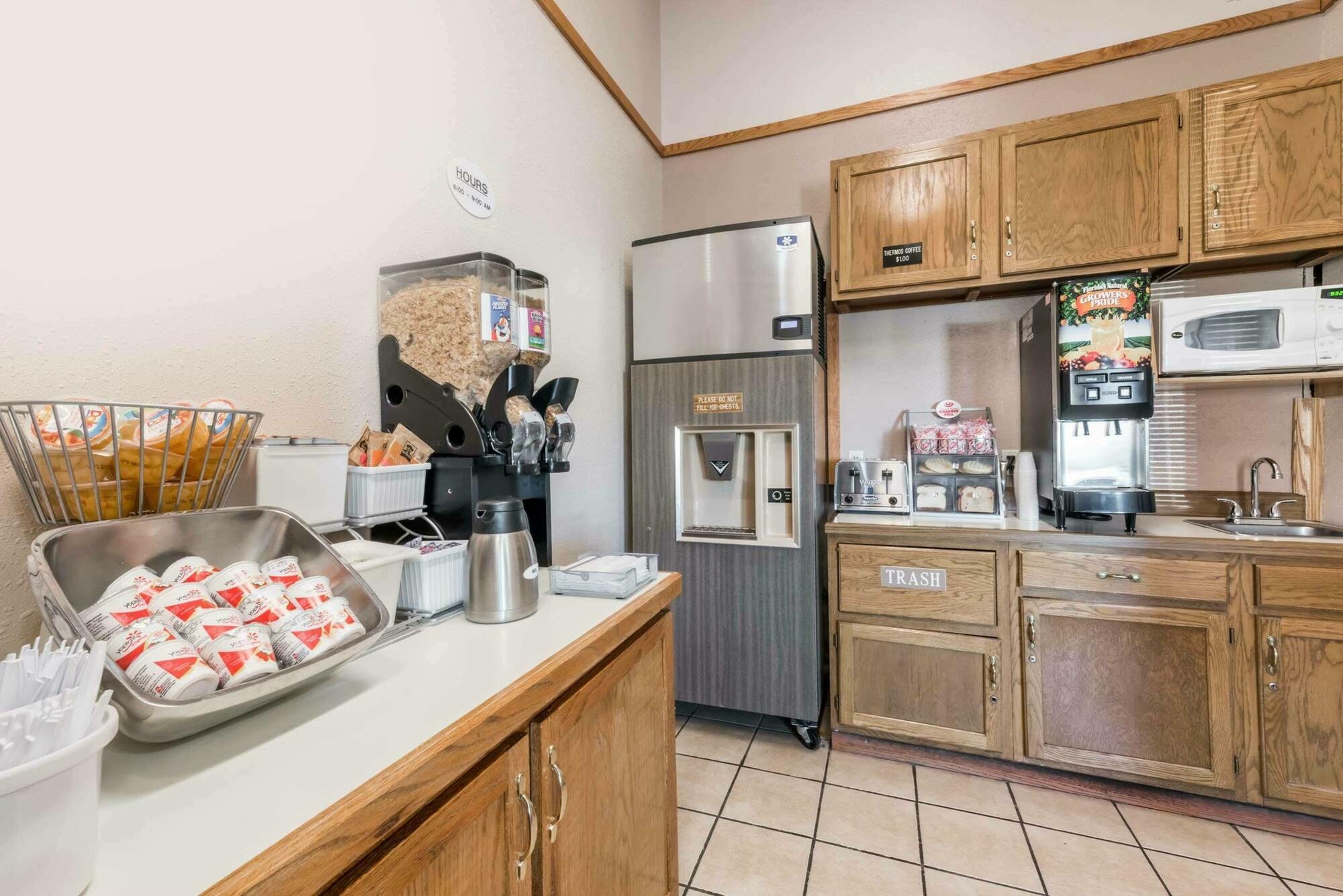 Super 8 By Wyndham Glendive Hotel Екстериор снимка